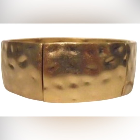Lia Sophia Bombay Distressed Matte Gold Tone Stretch Bracelet - Picture 1 of 4